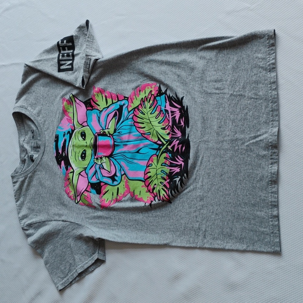 Neff-Star Wars The Mandalorian The Child (Grogu) Pop Art Gray T-shirt. Adult S